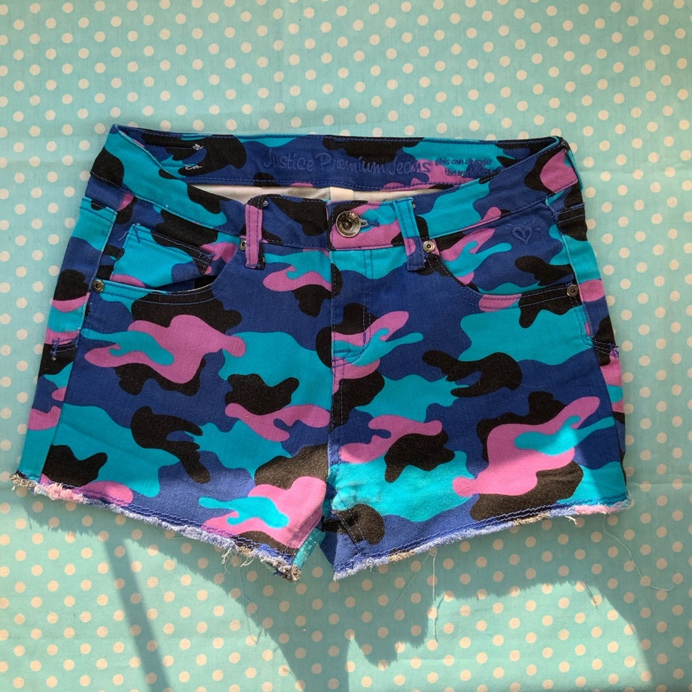 Girls Camouflage justice shorts.🍄